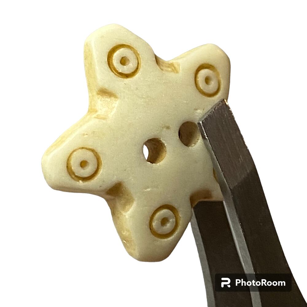 Fish Starfish Toggle Buttons Plastic Realistic Carved Bone 2 Hole Sew Through - Picture 4 of 12